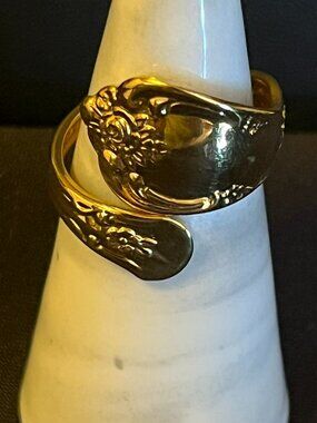 Oneida Gold‑Plated Spoon Ring • Size 8 • Wm. A. Rogers Vintage Floral Scroll